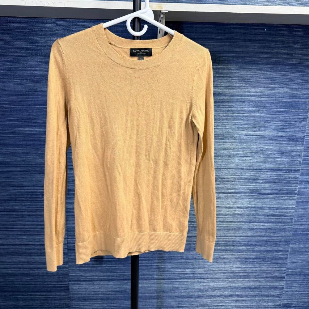 Banana Republic Forever Sweater XS Camel Tan Crewneck Lightweight Knit